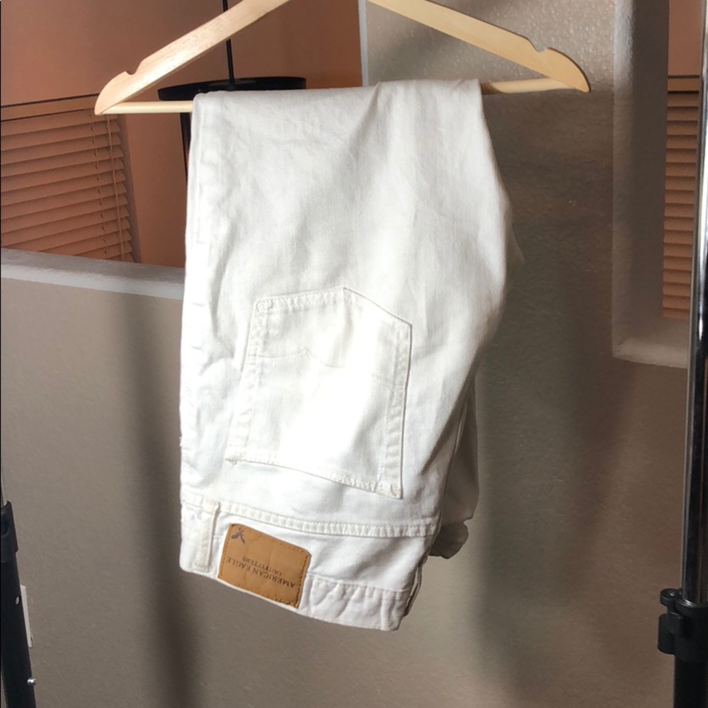 White American eagle jeans